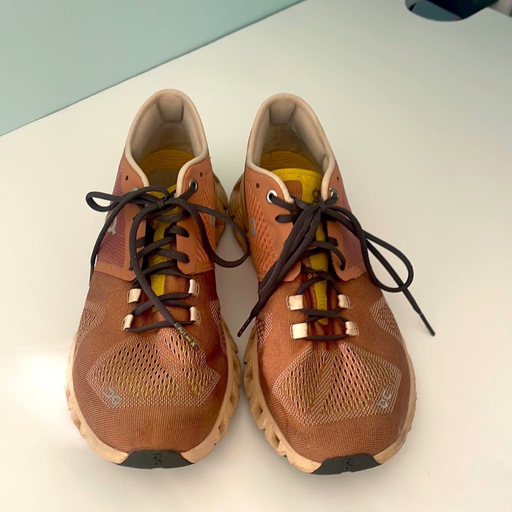 On Cloud Women’s size 8